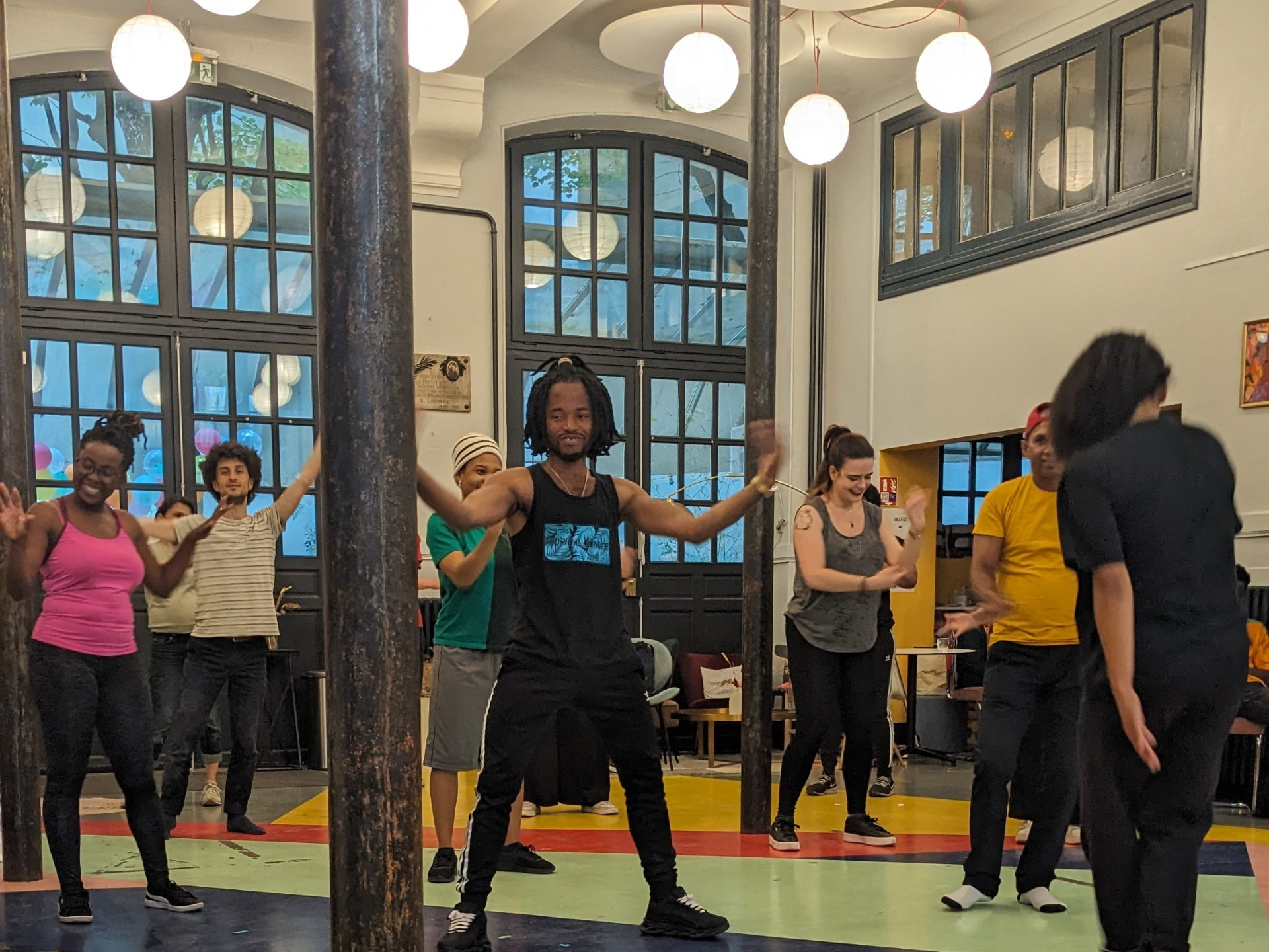 Groupe en plein atelier de danse ARTivisme