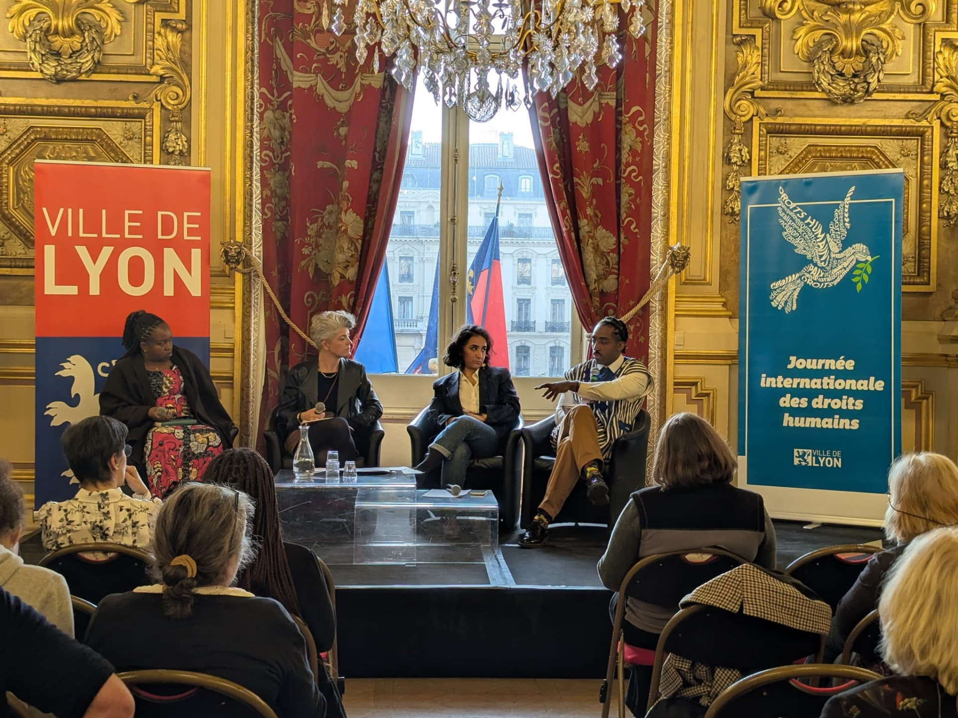 Bolewa Sabourin lors d'une table ronde publique